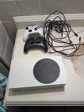 Xbox Series S. 139 Games. Two Controllers. All Cords